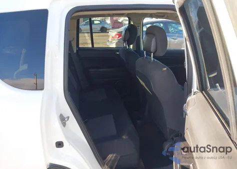 2014 Jeep Compass Sport из США, поврежденный, VIN 1C4NJCBA4ED881778